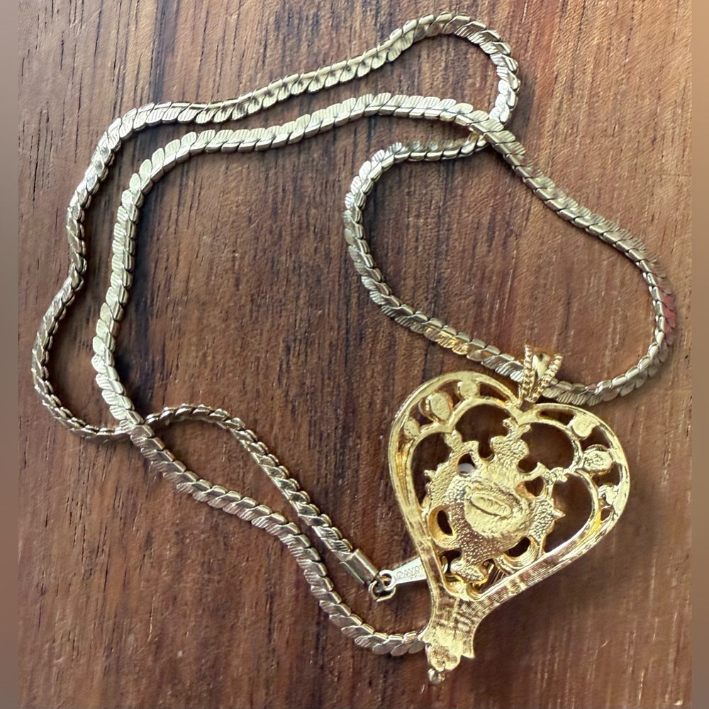 VTG Avon Gold Tone Necklace Heart Floral Rose Pink Faux Pearl Accents - Picture 5 of 5